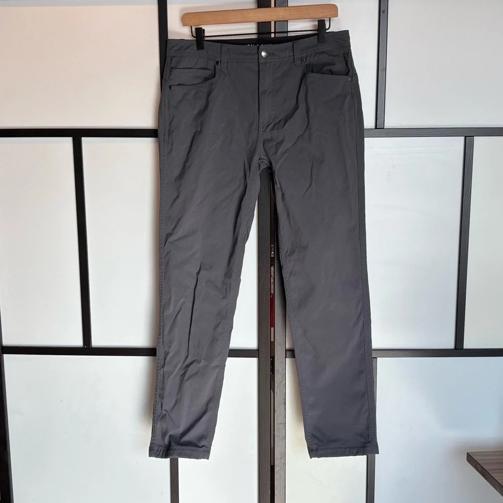 Western Rise men’s gray‎ pants. Size 33
